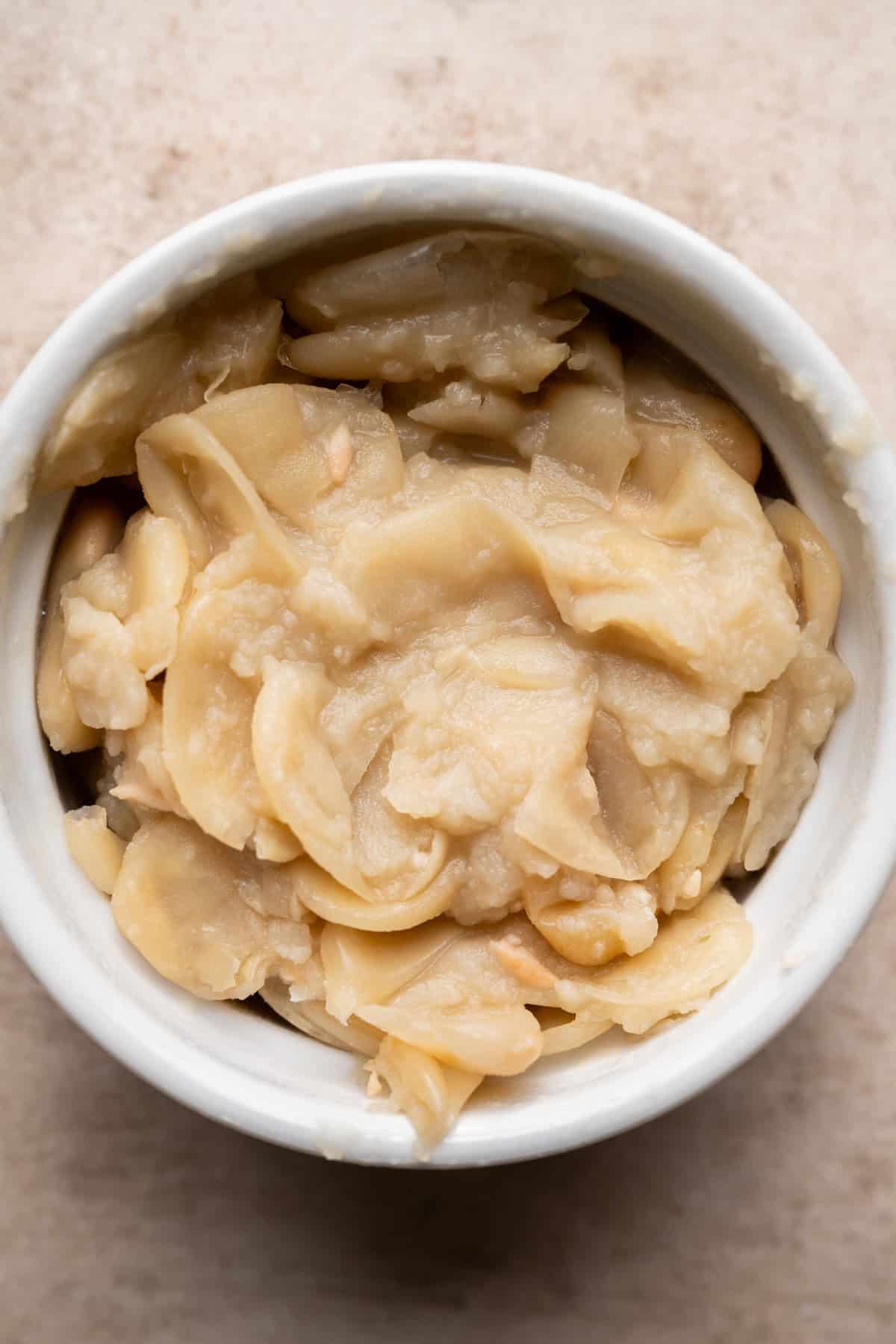 boiled butter beans in a bowl.